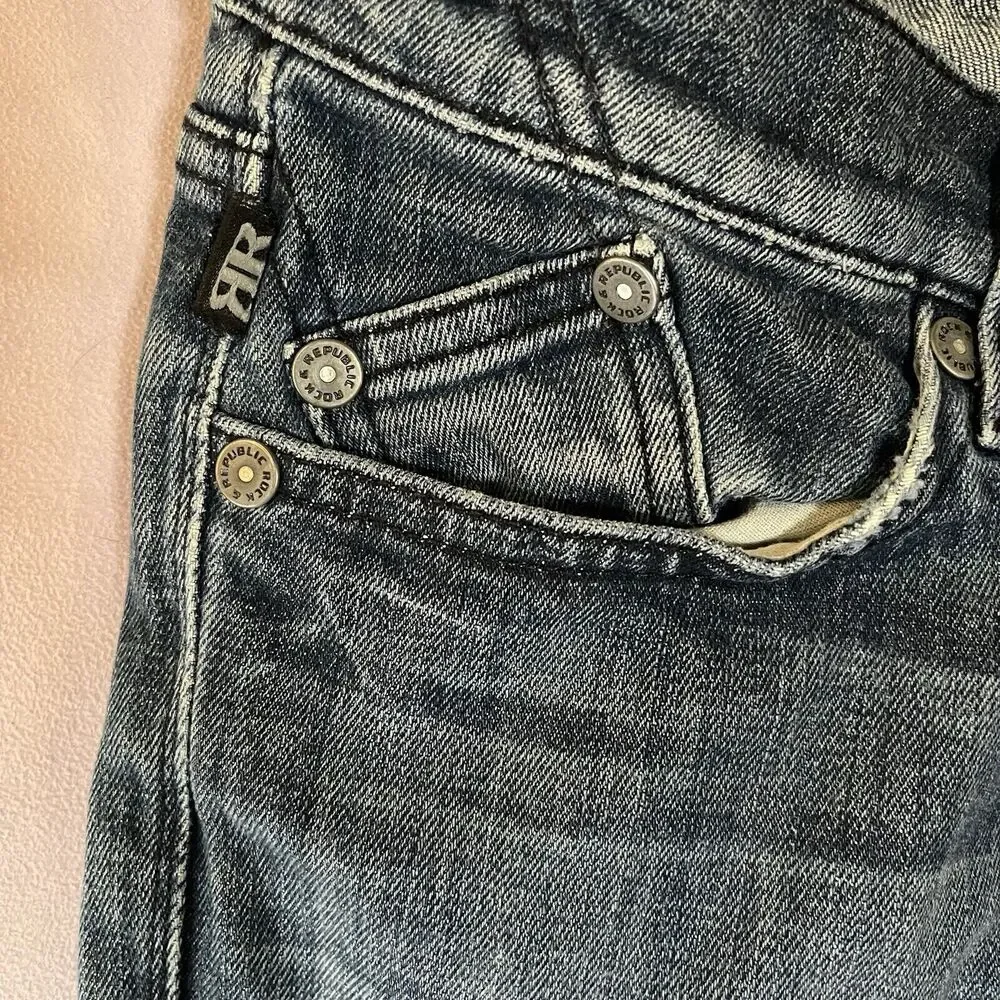 Rock & Republic Women's Flare Denim Jeans Size 28 RN# 110113 CA# 19371- EUC